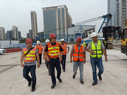 深圳地铁集团建设总部安质中心副经理戴四化赴中建隧道深圳地铁13101标一工区检查指导工作.jpg 深圳地铁集团建设总部安质中心副经理戴四化赴中建隧道深圳地铁13101标一工区检查指导工作.jpg