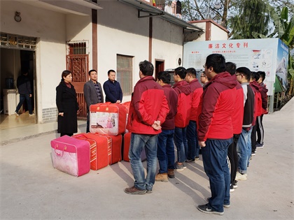 陈吉松带队中建隧道党建责任制、经济线检查组到郑万项目二工区送温暖.jpg