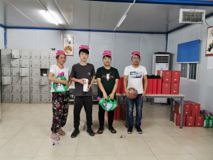 集体生日合影.jpg
