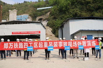 起重吊装事故应急救援演练.jpg 起重吊装事故应急救援演练.jpg
