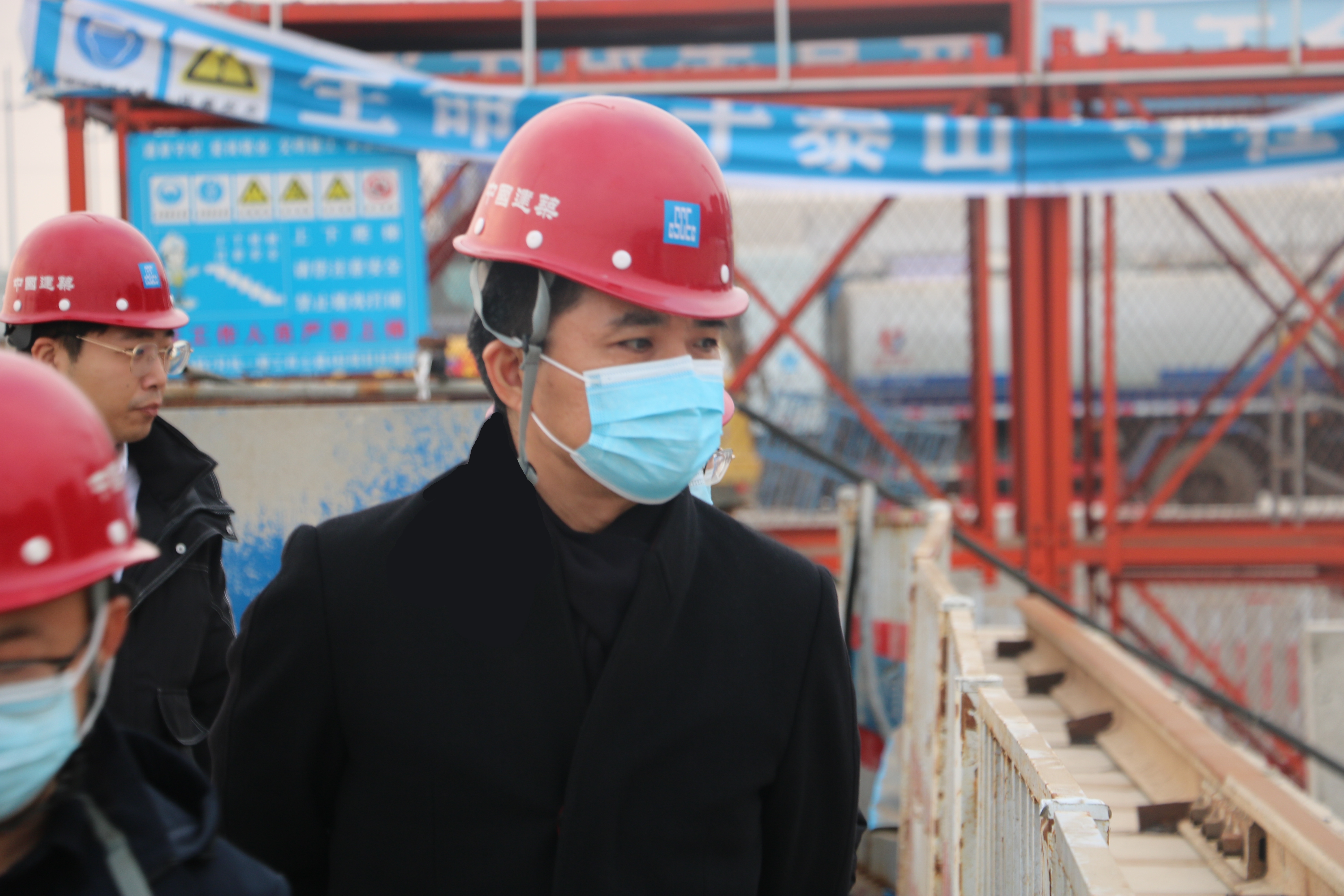 检查施工现场.jpg 检查施工现场.jpg