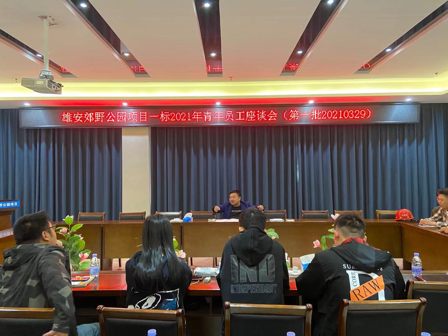 座谈会照片.jpg 座谈会照片.jpg