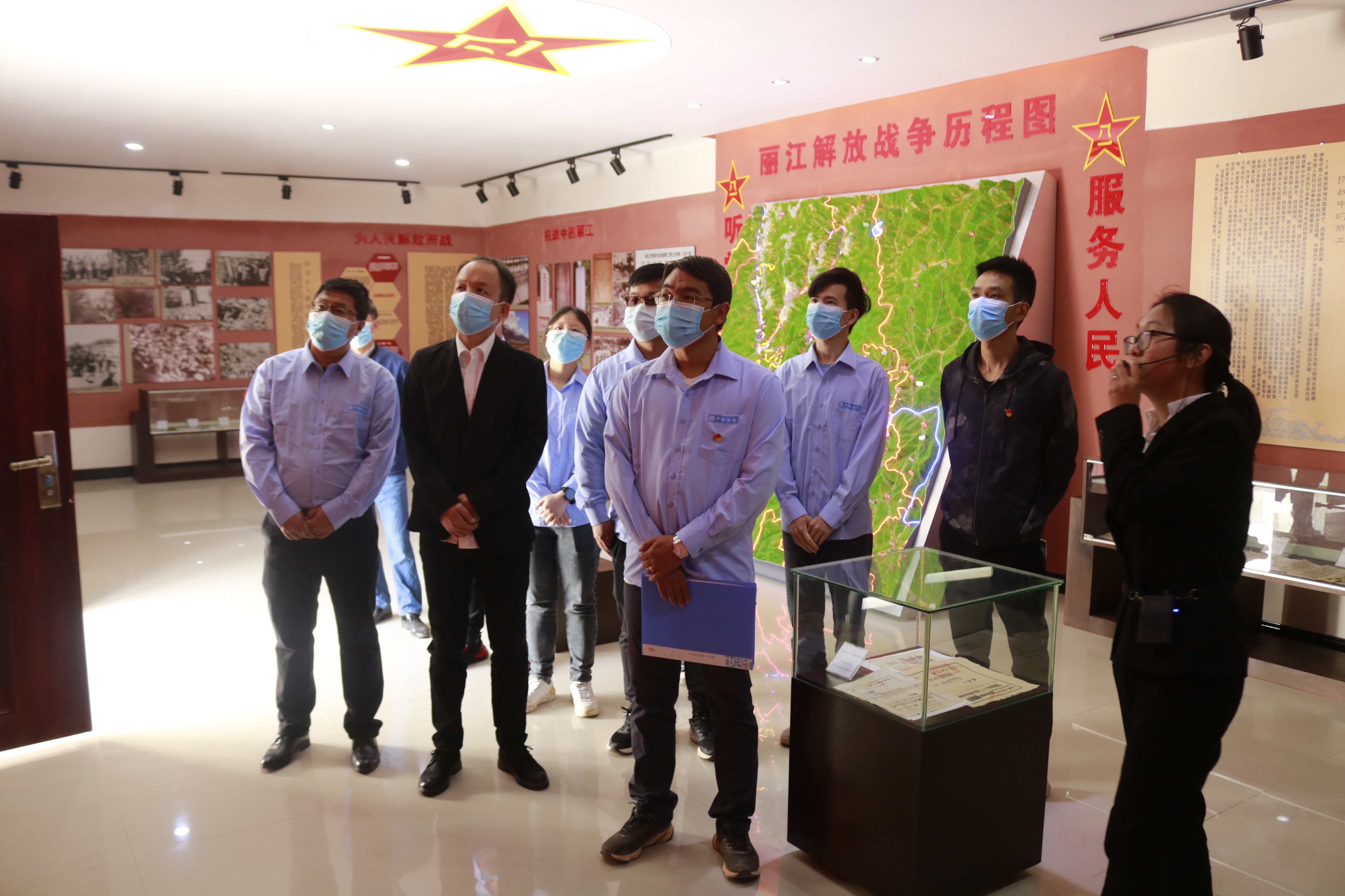 参观烈士纪念馆.JPG 参观烈士纪念馆.JPG