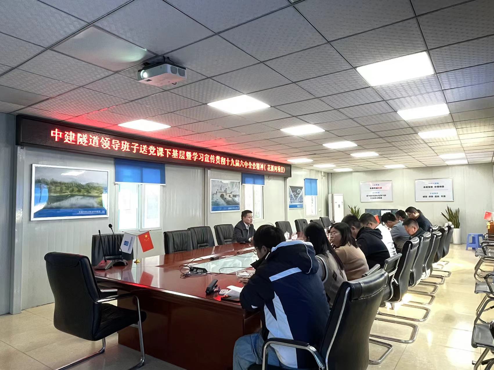 陈灯强讲党课1.jpg 陈灯强讲党课1.jpg