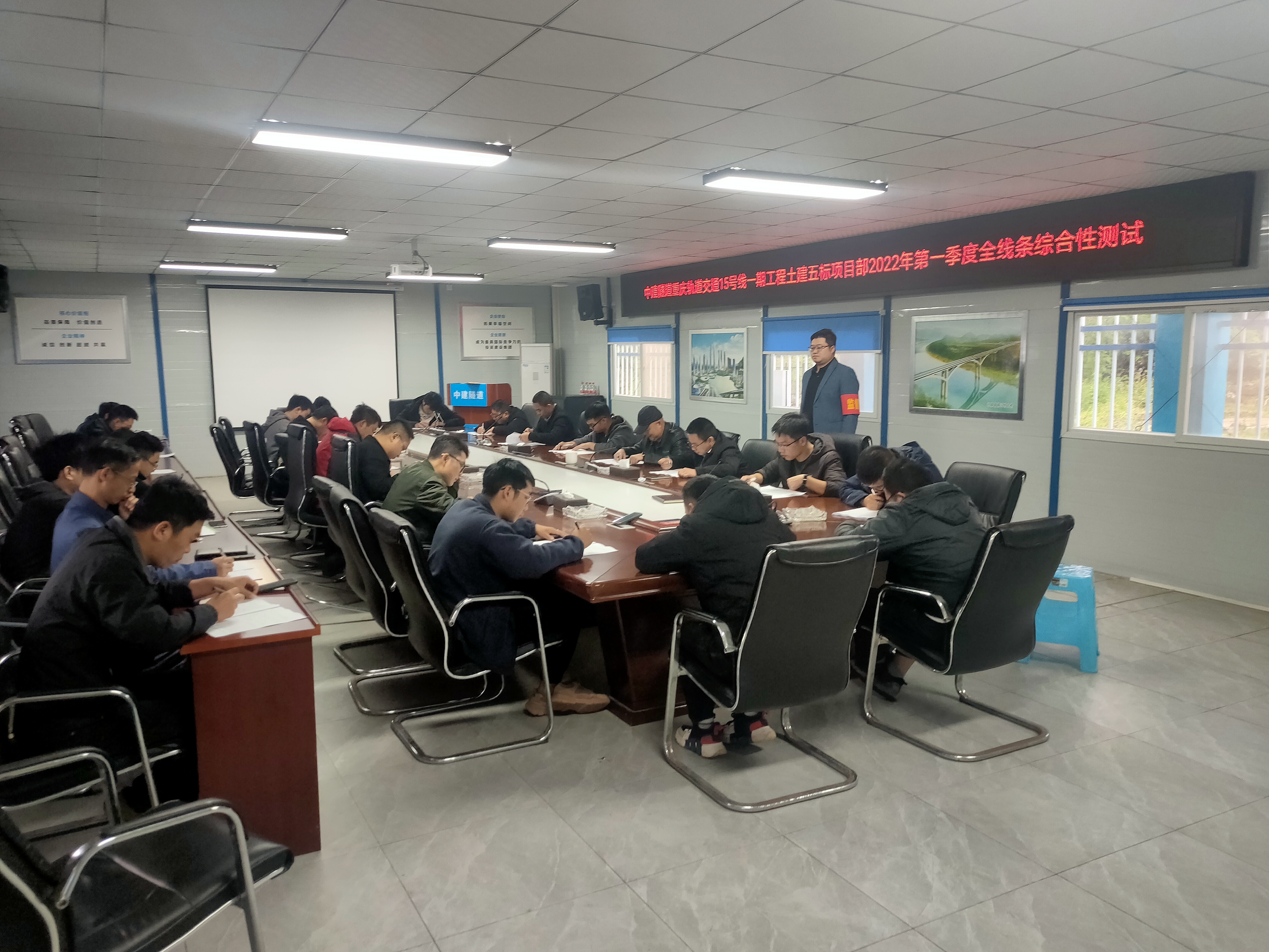 考试现场全景.jpg 考试现场全景.jpg