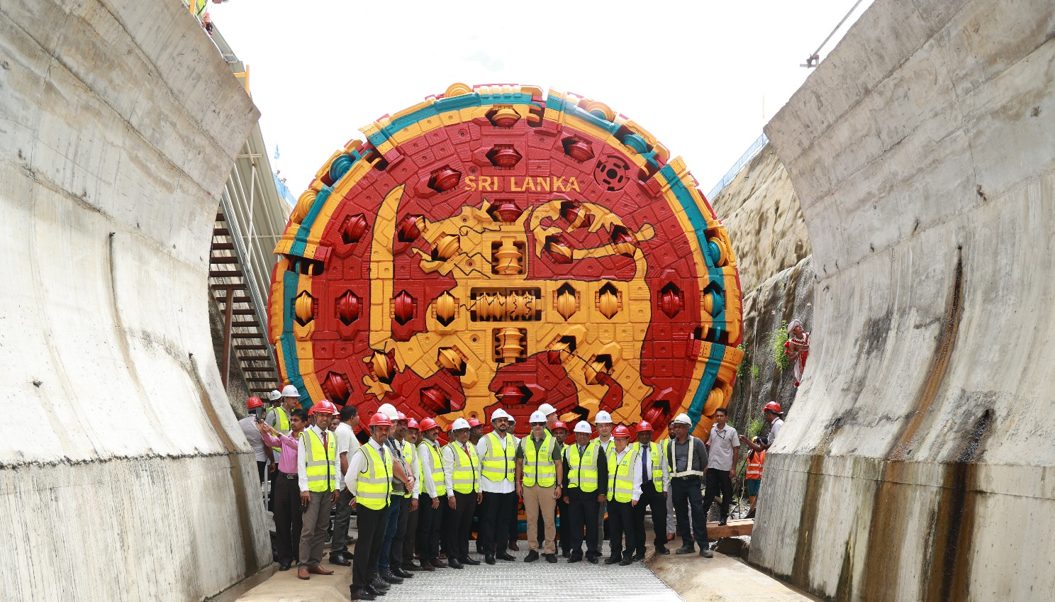 双“龙”齐进  斯里兰卡引水隧洞项目南部洞口TBM2始发！.png
