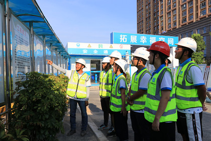 介绍项目概况、现场施工情况.jpg 介绍项目概况、现场施工情况.jpg
