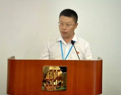 张吉港代表普通党员谈如何人发挥党员先锋模范作用_420.jpg 张吉港代表普通党员谈如何人发挥党员先锋模范作用_420.jpg