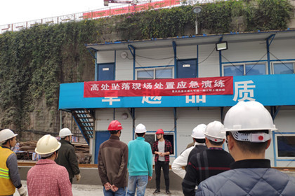 安全监督部经理演练前进行讲解_副本.jpg