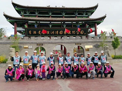 团建合影-420.jpg