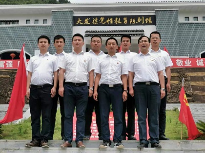 学习黄大发精神.jpg 学习黄大发精神.jpg
