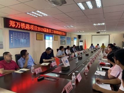 7月22日迎新座谈会2.jpg 7月22日迎新座谈会2.jpg