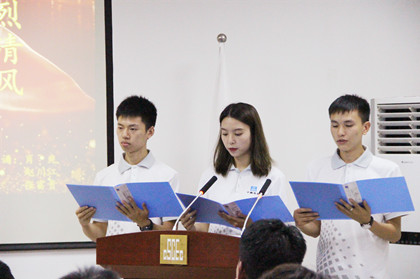 新员工三人组朗诵“烈烈清风”.jpg 新员工三人组朗诵“烈烈清风”.jpg