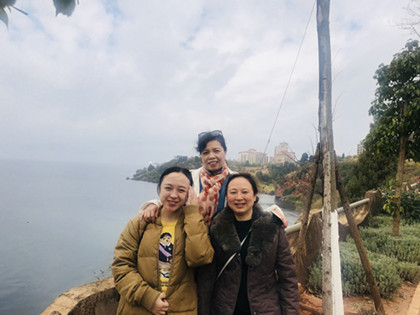 我和两个妈妈的合影_420.jpg 我和两个妈妈的合影_420.jpg