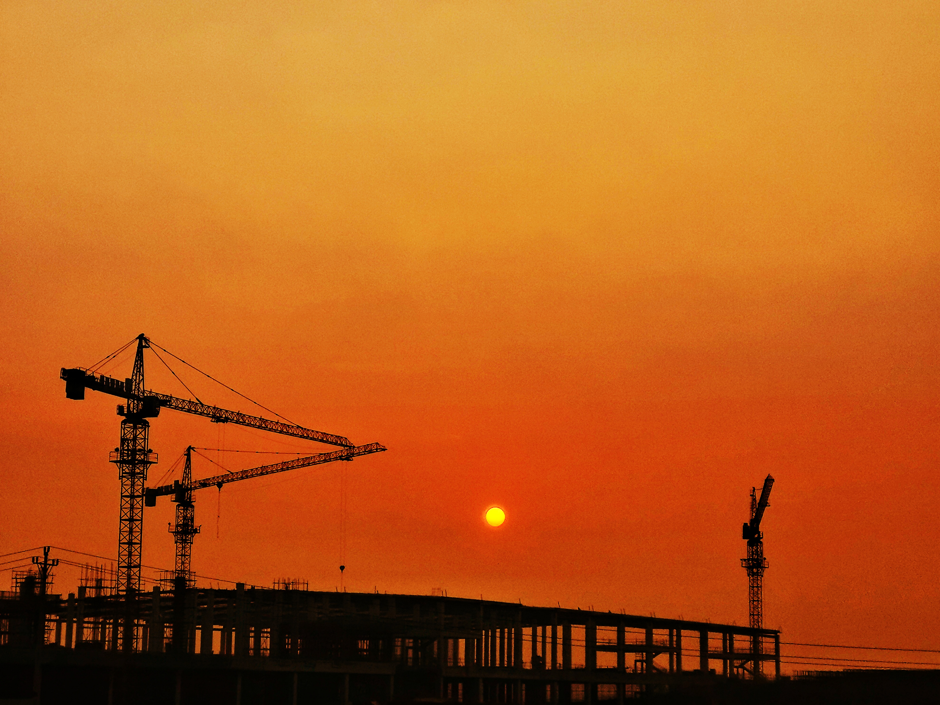 塔吊下的夕阳.jpg