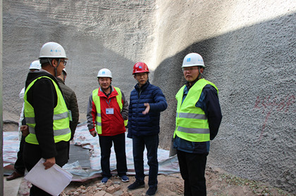 安全总监陈胜凯现场指导工作_副本.jpg 安全总监陈胜凯现场指导工作_副本.jpg