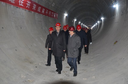 赵立群一行穿越盾构隧道区间.JPG 赵立群一行穿越盾构隧道区间.JPG