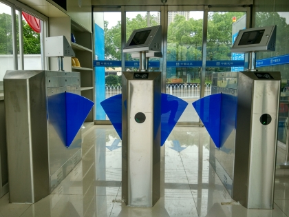 现场人脸识别门禁系统_420.jpg 现场人脸识别门禁系统_420.jpg