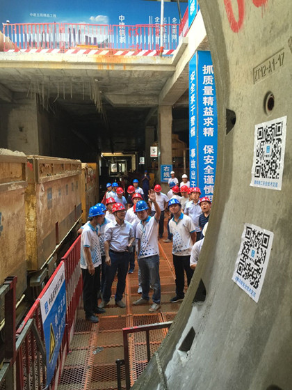 中铁隧道局何峰总对盾构施工检查_420.jpg