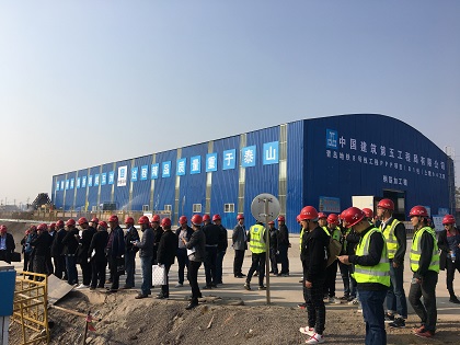 施清带队百人观摩青岛地铁8号线红岛站2.png 施清带队百人观摩青岛地铁8号线红岛站2.png