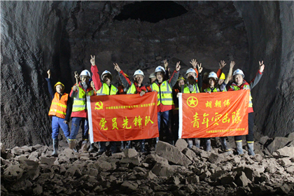 天沙区间右线小里程胜利贯通天梨路车站.jpg 天沙区间右线小里程胜利贯通天梨路车站.jpg