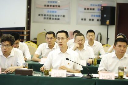 杜永强汇报工作.JPG