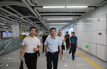 验收组验收实体工程.jpg 验收组验收实体工程.jpg