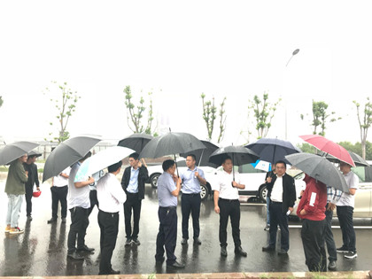 施工现场考察.jpg