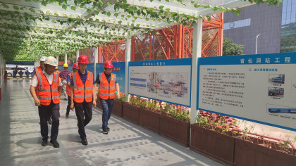 杜永强在留仙洞站检查工作2_副本.jpg 杜永强在留仙洞站检查工作2_副本.jpg