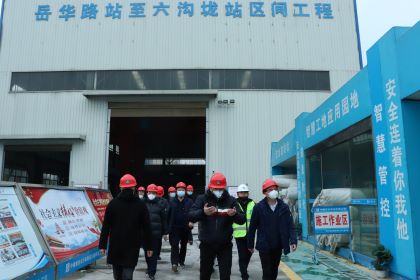 党委书记、董事长刘义山指导工作2.JPG 党委书记、董事长刘义山指导工作2.JPG