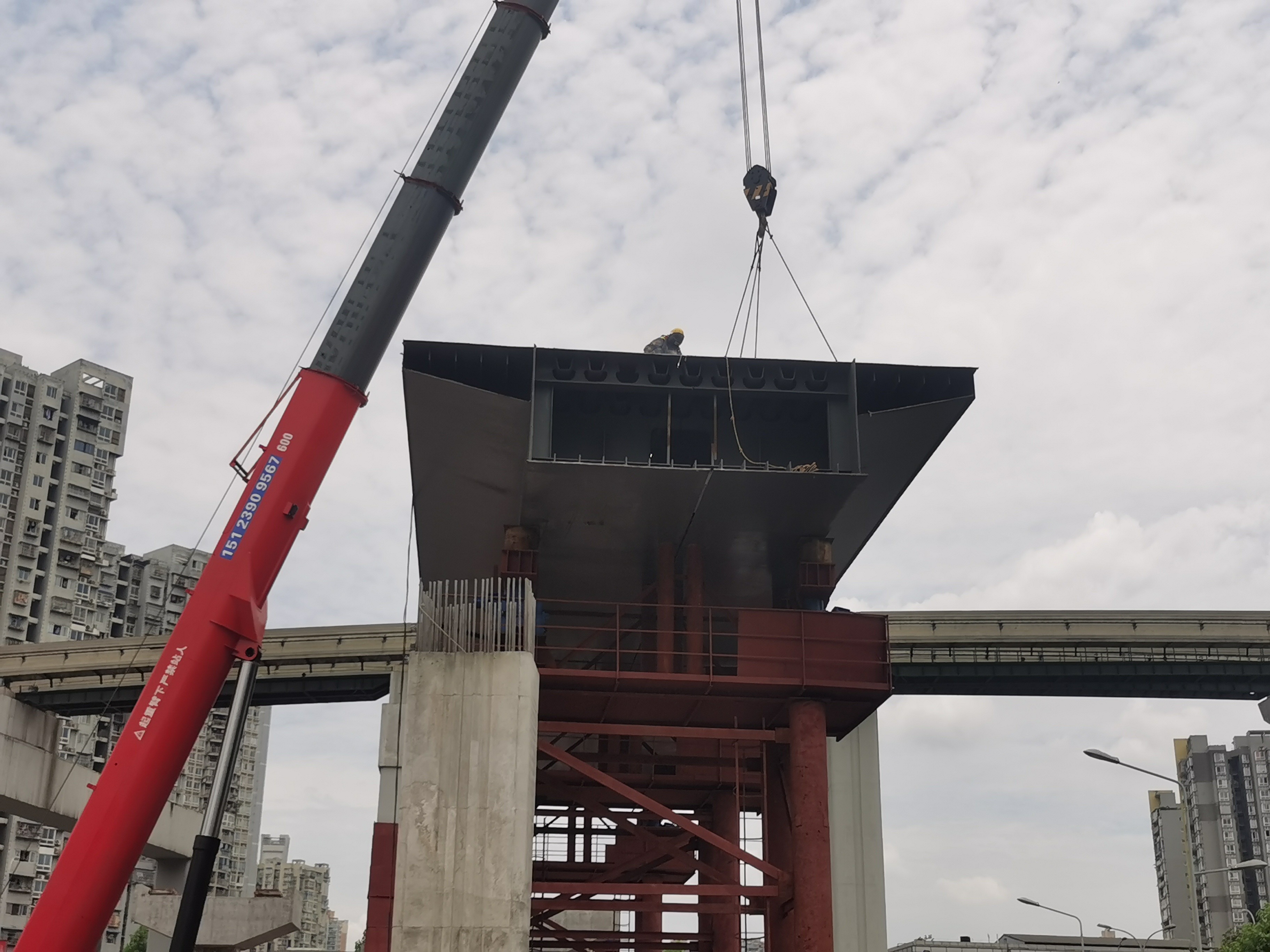 吊装现场1.jpg