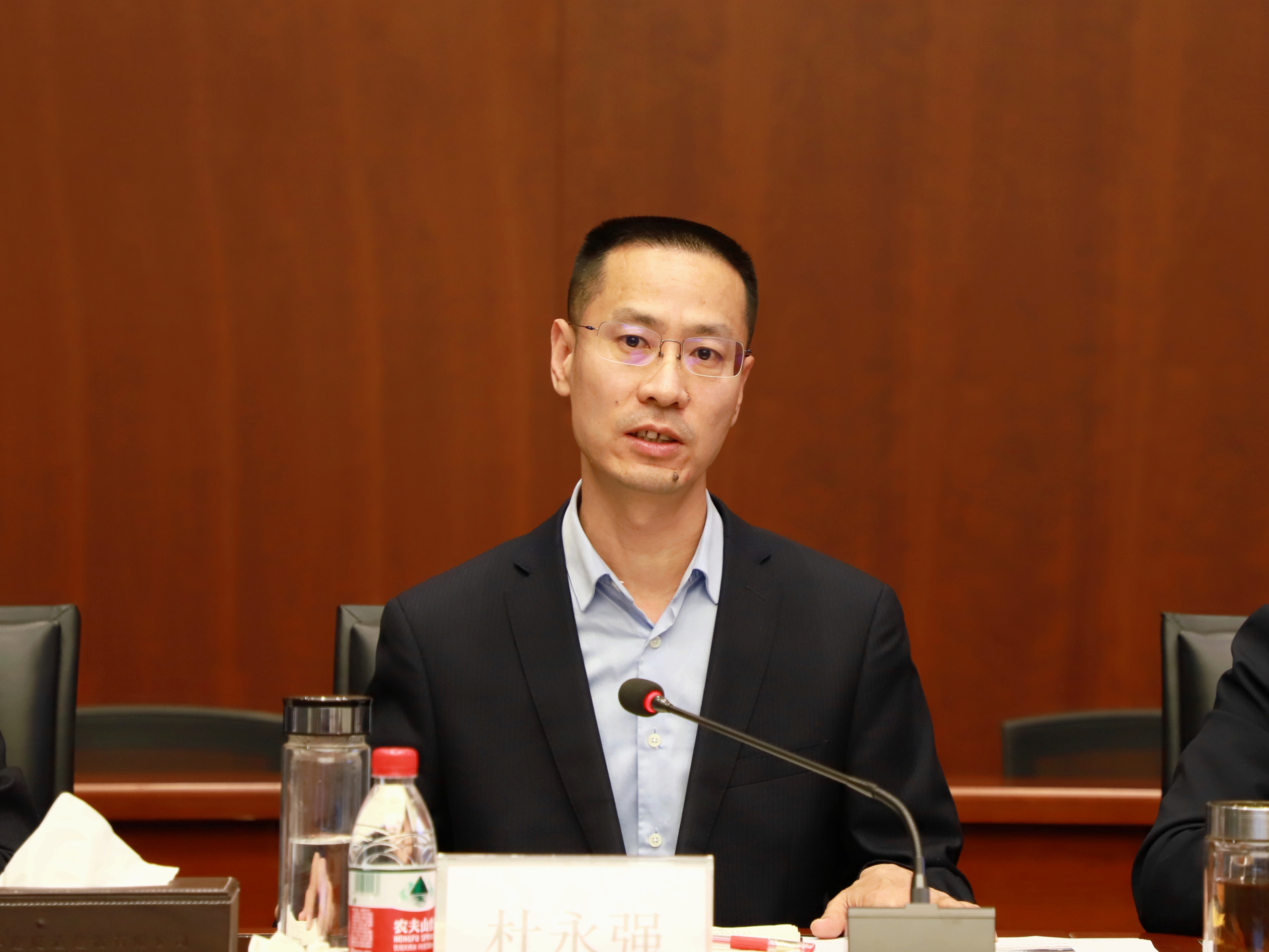 杜董1.jpg 杜董1.jpg