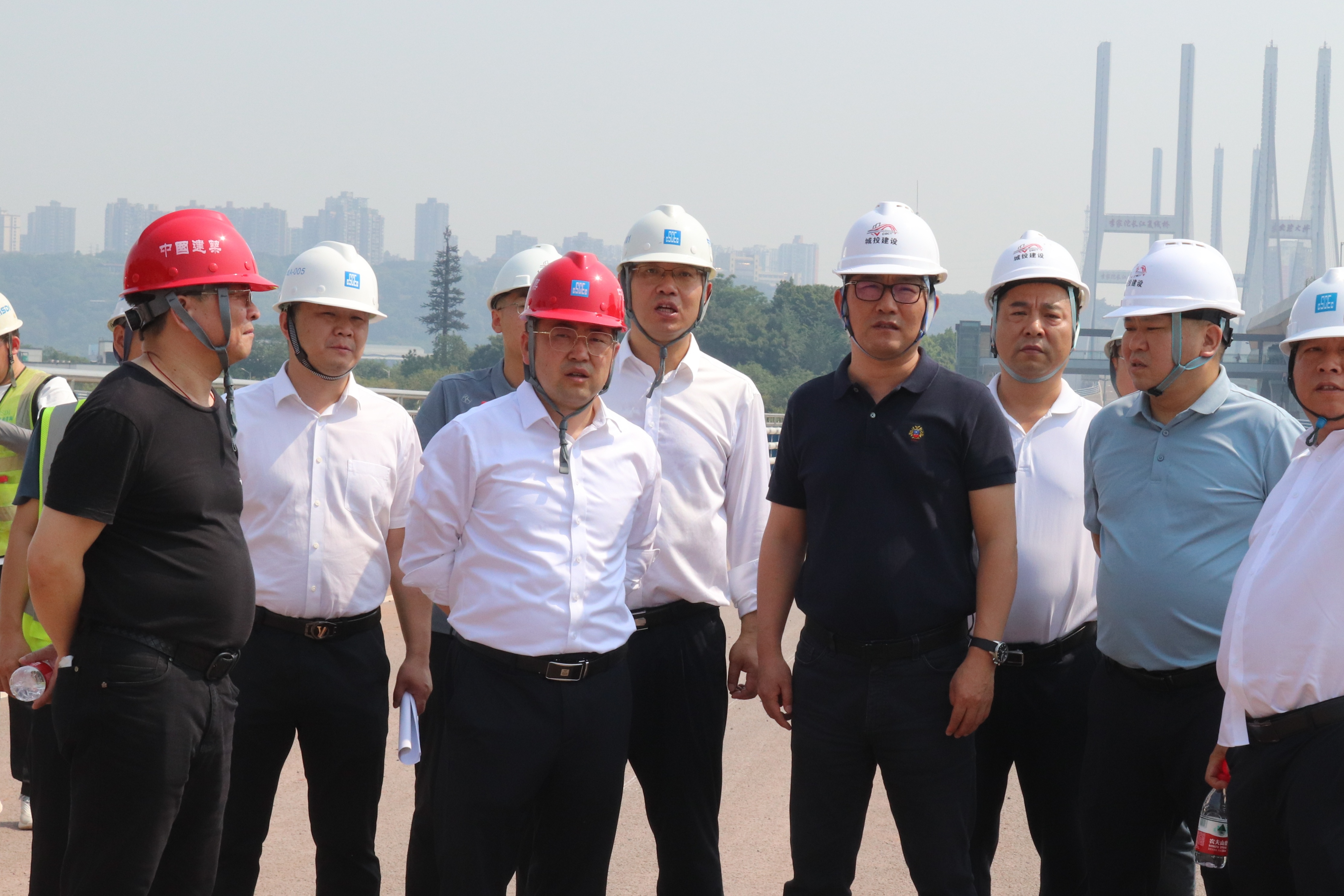 重庆城投基础设施建设有限公司董事长艾云一行到李家沱项目调研2.jpg 重庆城投基础设施建设有限公司董事长艾云一行到李家沱项目调研2.jpg