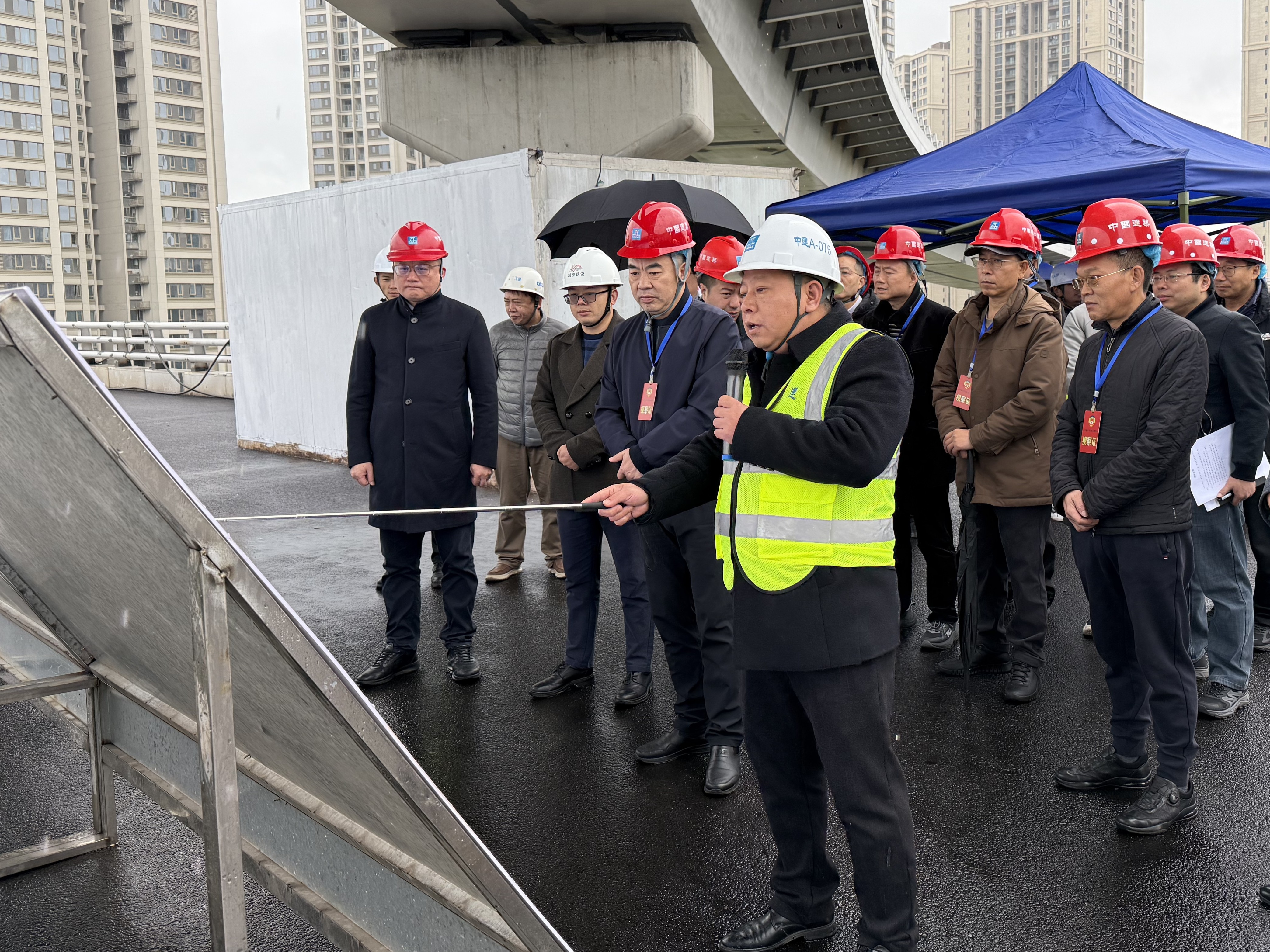 调研团听取汇报 - 副本.jpg 调研团听取汇报 - 副本.jpg