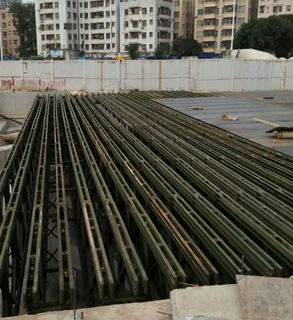 贝雷架施工中_420.jpg 贝雷架施工中_420.jpg