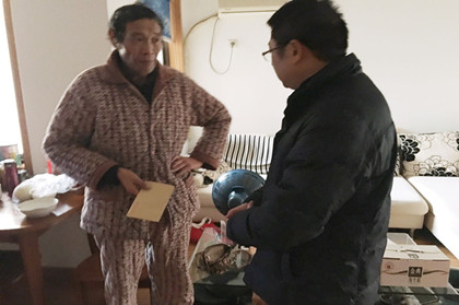 工会主席蔡锦义慰问困难员工王清彬_420.jpg 工会主席蔡锦义慰问困难员工王清彬_420.jpg