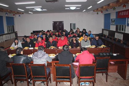 大家兴致高涨_420.jpg 大家兴致高涨_420.jpg