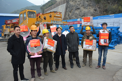 市总工会慰问习正高速 085_副本.jpg