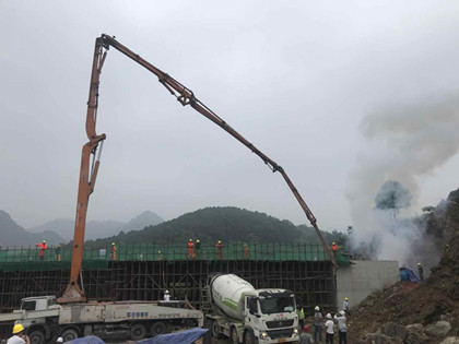 首联箱涵浇筑_420.jpg 首联箱涵浇筑_420.jpg