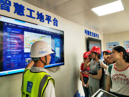 讲解智慧工地_420.jpg