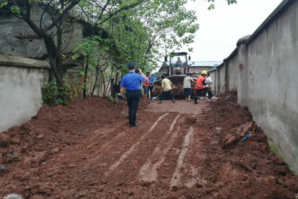 清理无主垃圾现场.jpg 清理无主垃圾现场.jpg