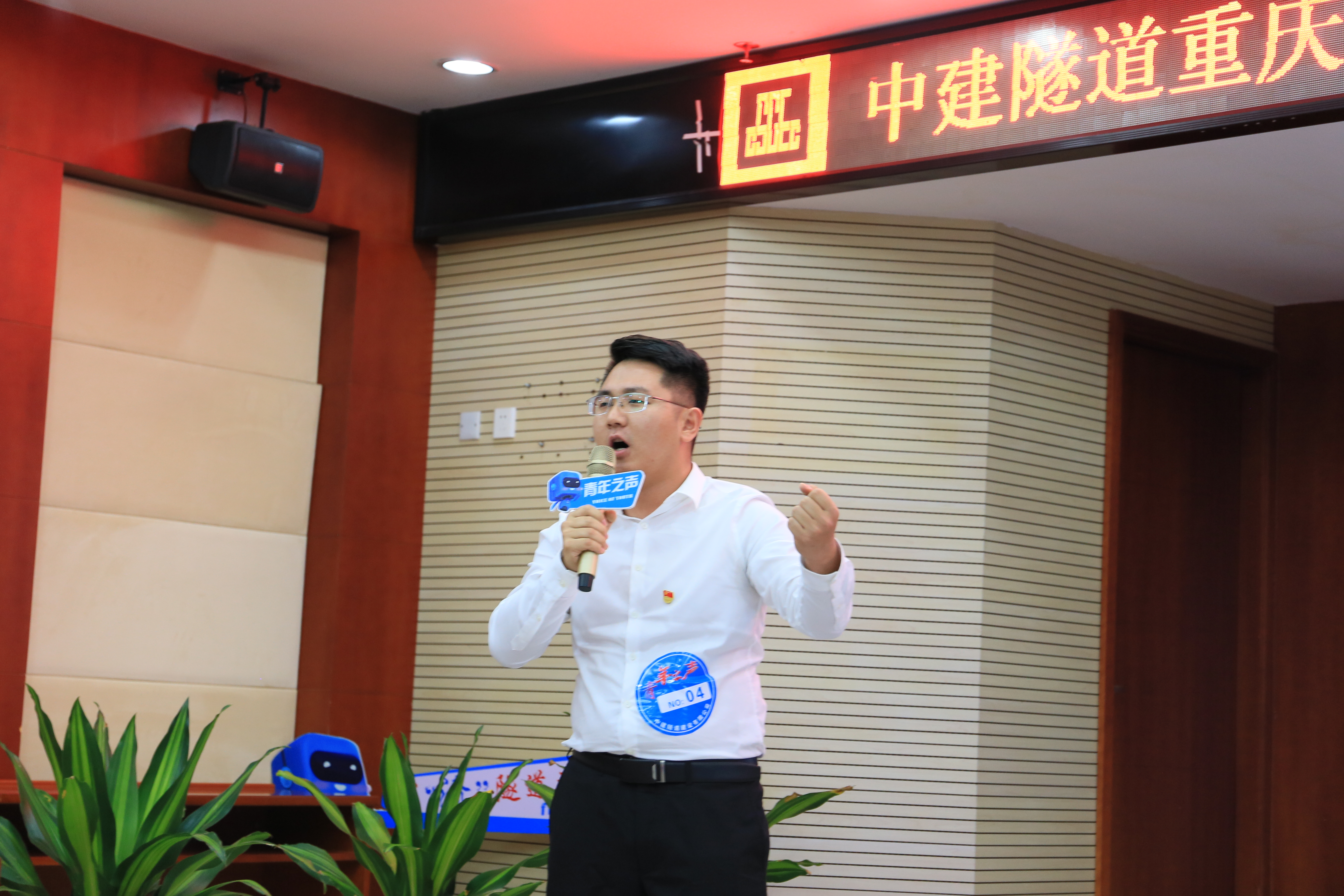 青年演讲.JPG 青年演讲.JPG