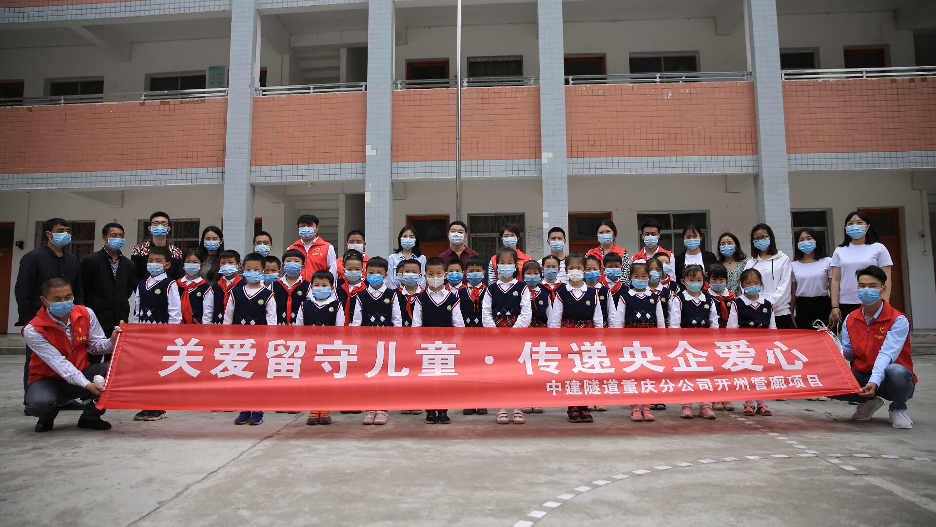 合影.jpg 合影.jpg