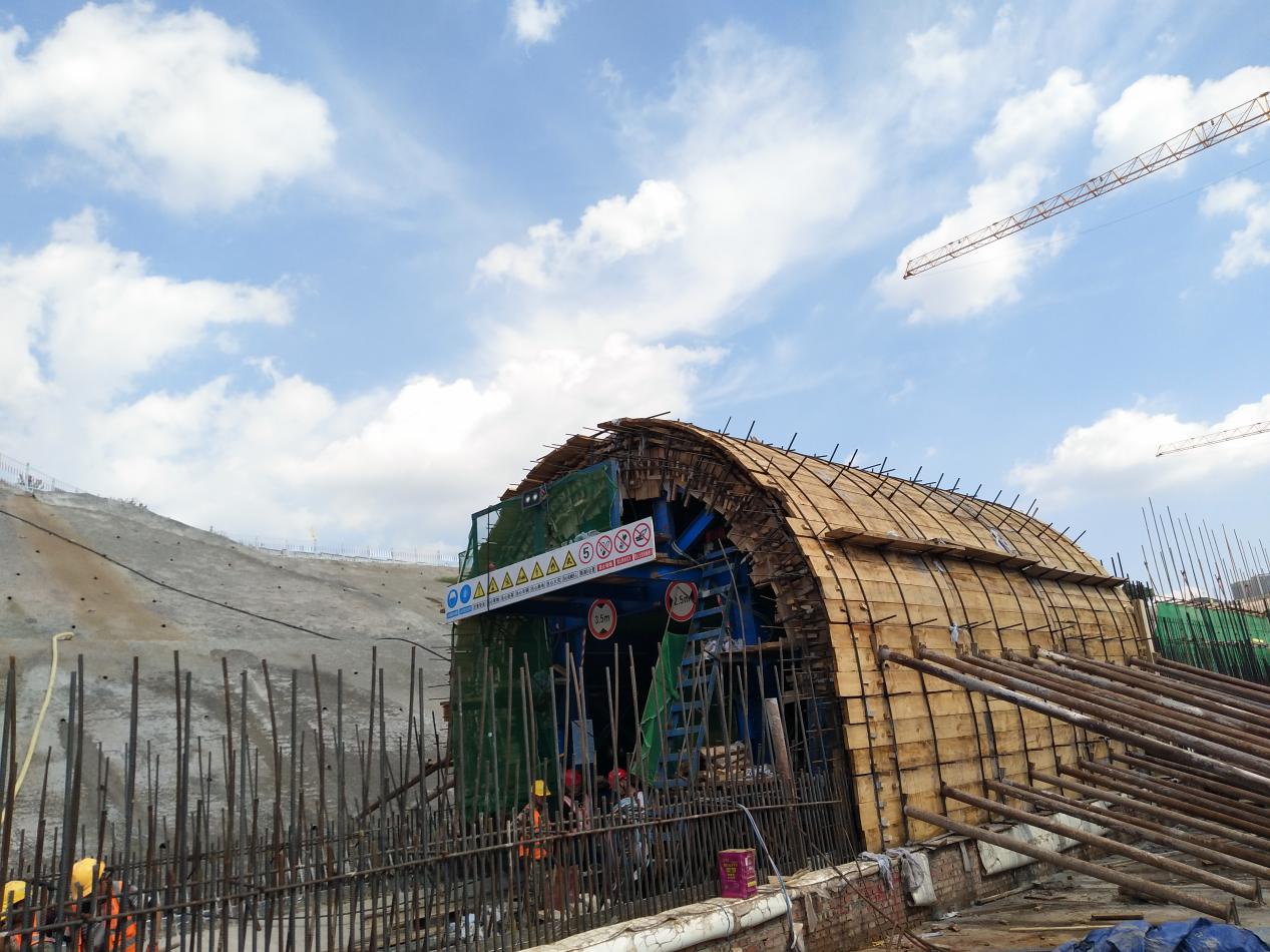 重庆轨道交通五号线北延伸段工程首版二衬施工完成.jpg 重庆轨道交通五号线北延伸段工程首版二衬施工完成.jpg