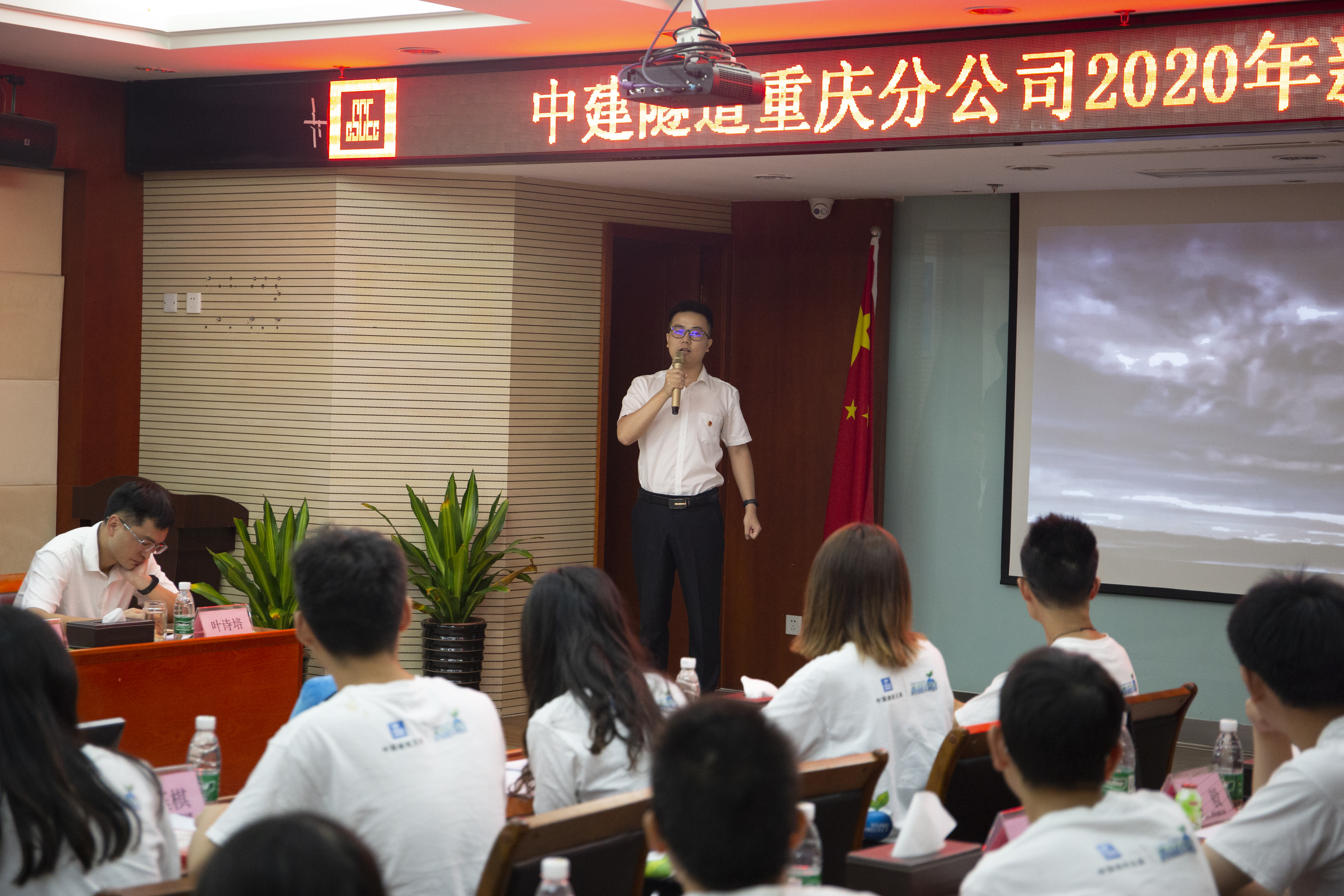 我“渝”隧道共成长青年巡讲1.JPG 我“渝”隧道共成长青年巡讲1.JPG