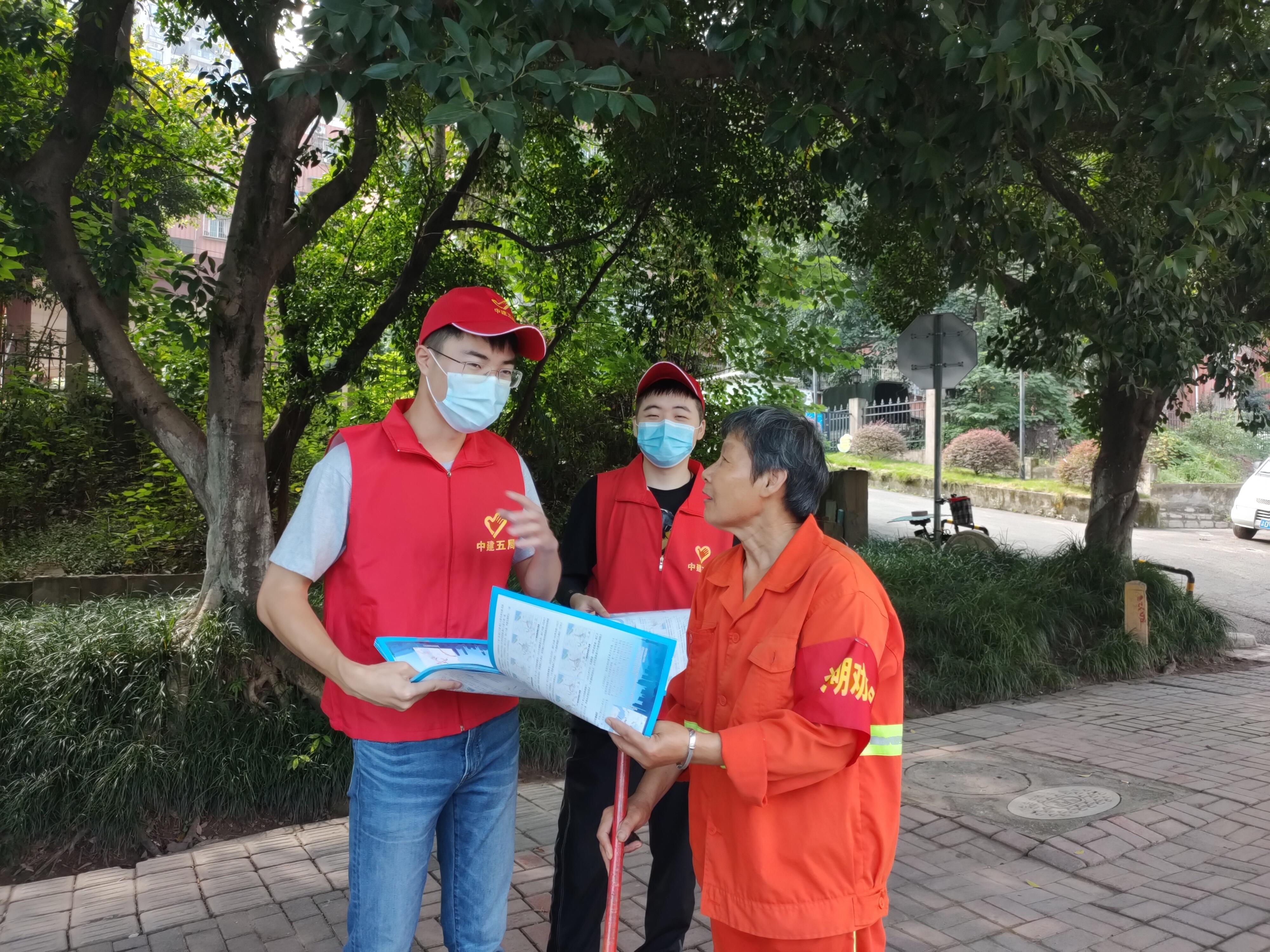 为周边居民宣传交通导改路线.jpg 为周边居民宣传交通导改路线.jpg