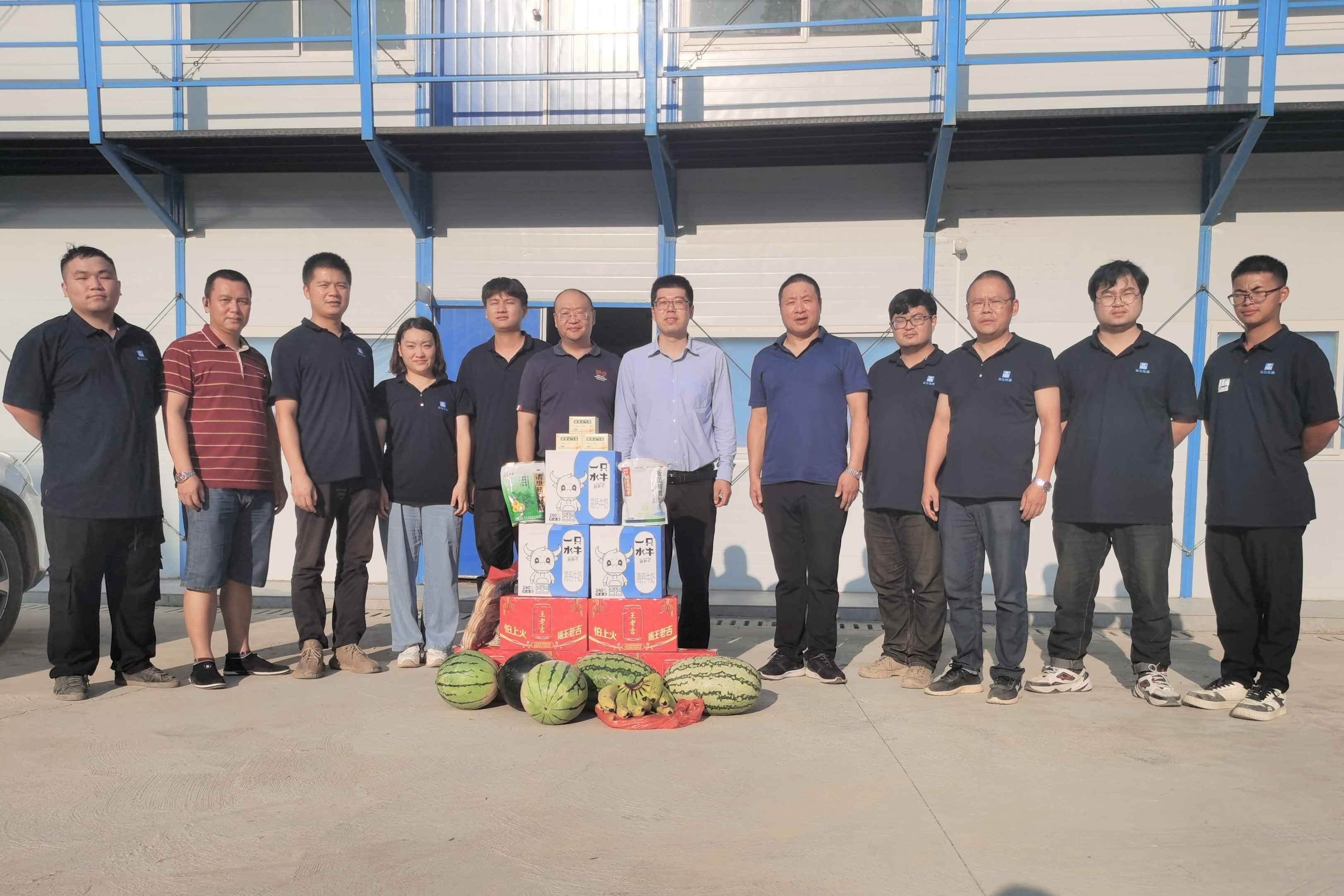 韩光远一行送清凉.jpg 韩光远一行送清凉.jpg