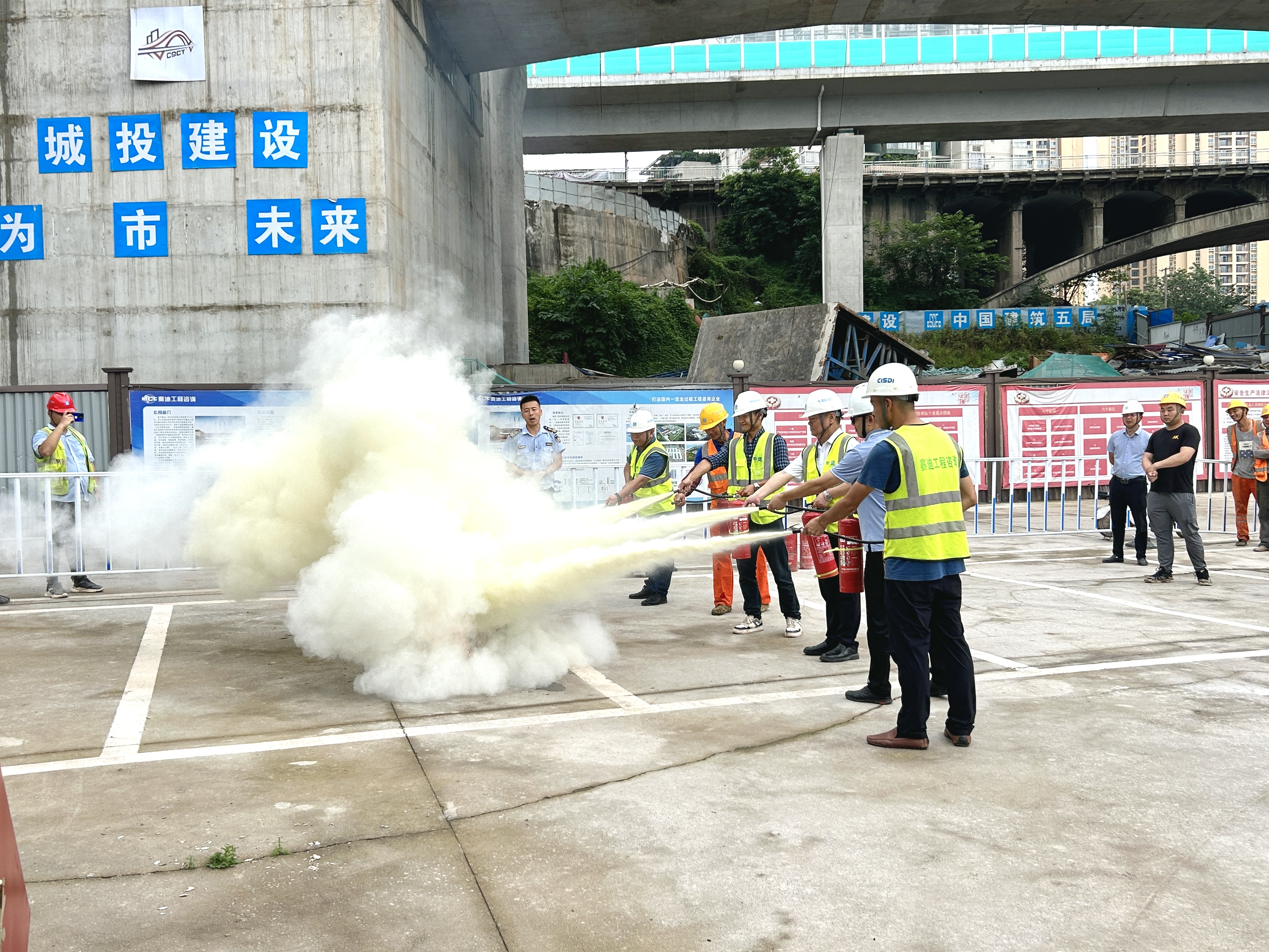 消防应急演练.jpg 消防应急演练.jpg