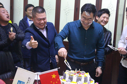 图四:尽情狂欢 (2)_副本.jpg 图四:尽情狂欢 (2)_副本.jpg