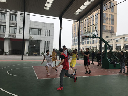 比赛激烈进行.jpg